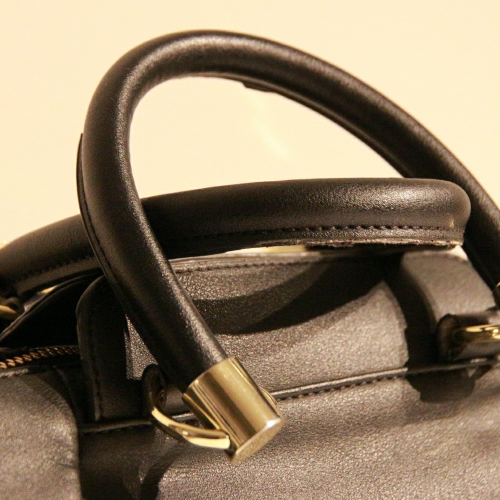 Danielle Nicole Black With Gold Details Bag - image 3